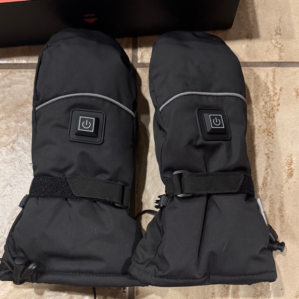Black Heated Gloves - Picture 2 of 4